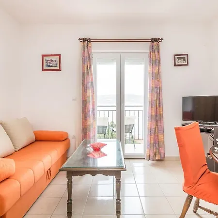 דירה With Parking Spaces Arbanija, Ciovo - 7543 *