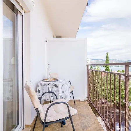 Apartments With Parking Spaces Arbanija, Ciovo - 7543